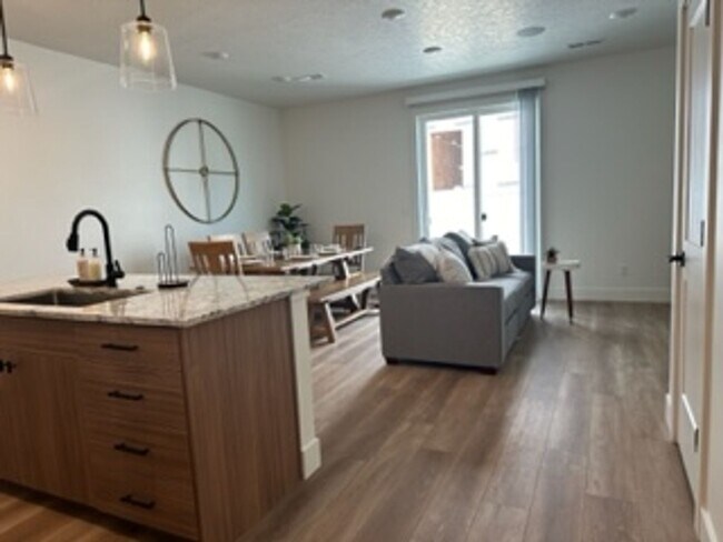 Building Photo - Row Home with 1 car garage 2 bed, 2.5 bath