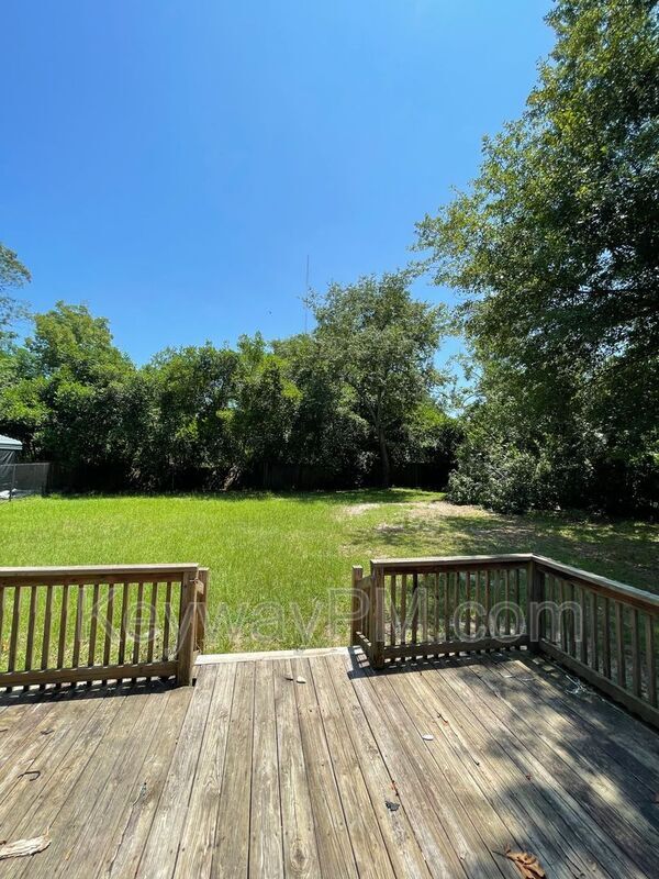 Building Photo - 830 Audubon Cir