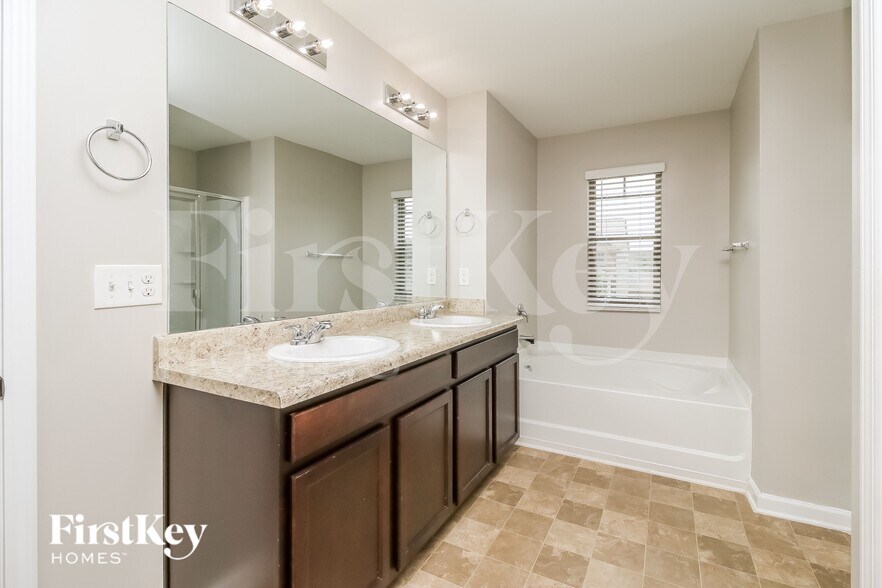 Building Photo - 2057 Massey Ln