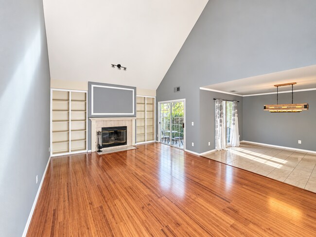 Building Photo - 760 Lake Front Dr