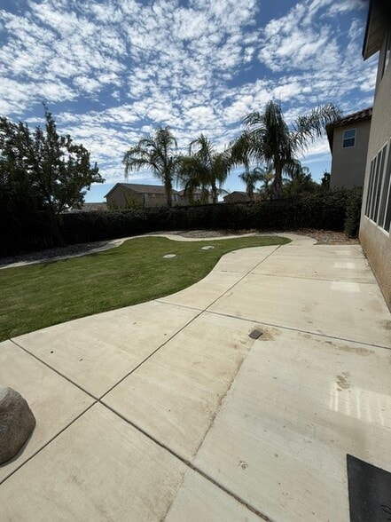 Building Photo - 15645 Calabria Ct