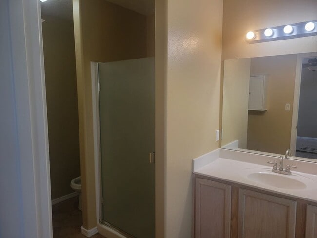 Building Photo - Spacious 4 Bedroom Home in Ventana Ranch. Upstairs living space! Great location!