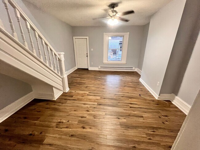 Building Photo - Updated 3 Bedroom 1.5 Bath Townhome w/ Paved Yard + Washer & Dryer