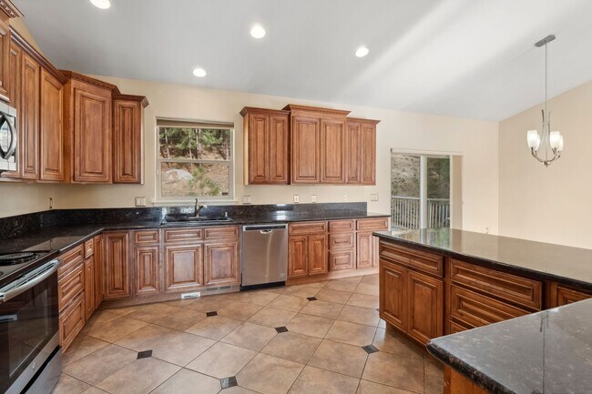 Building Photo - Beautiful Woodridge Home