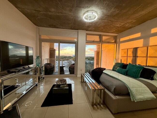 Building Photo - 139 NE 32nd St