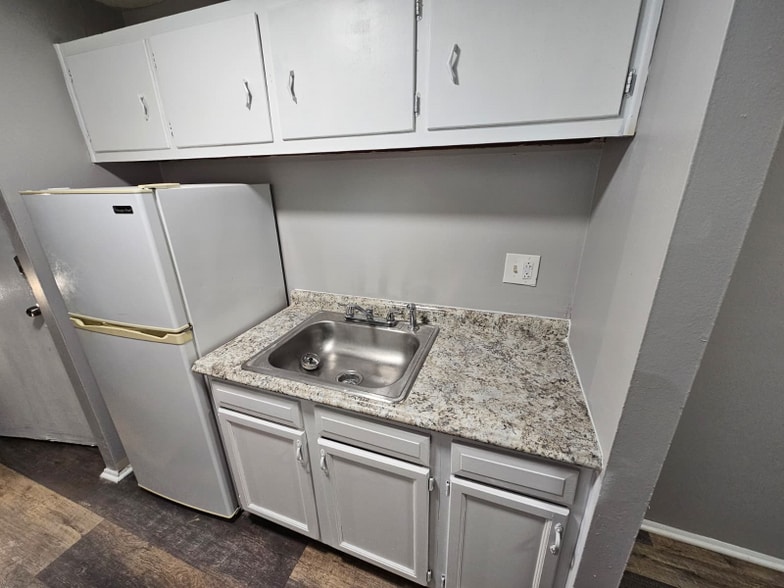 Building Photo - 13540 Superior Rd