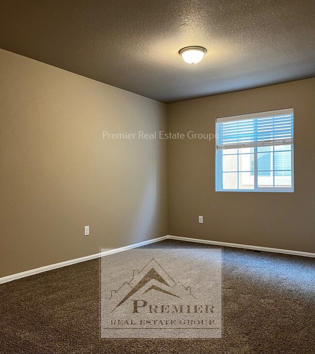 Building Photo - 7773 Sand Lake Heights