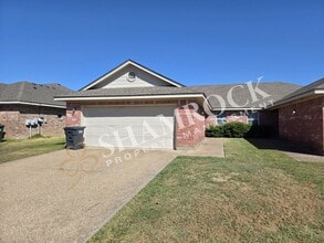 Building Photo - Cougar Ridge III Duplex