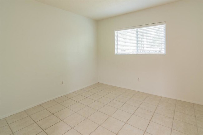 Building Photo - 80 S Wavy Oak Cir