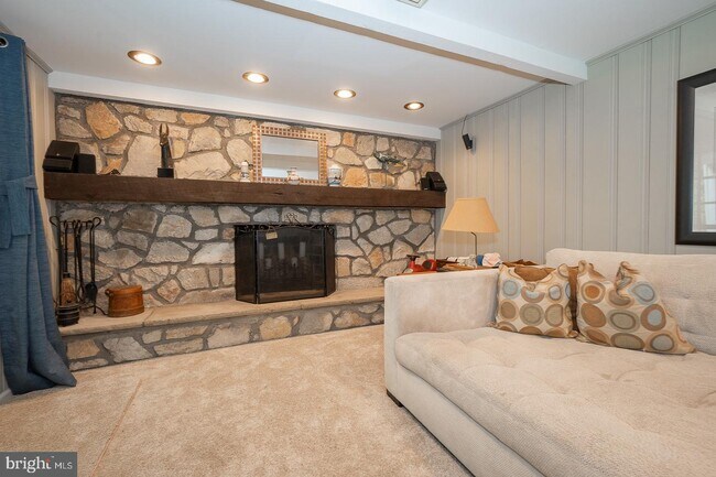 Building Photo - 337 Crum Creek Ln