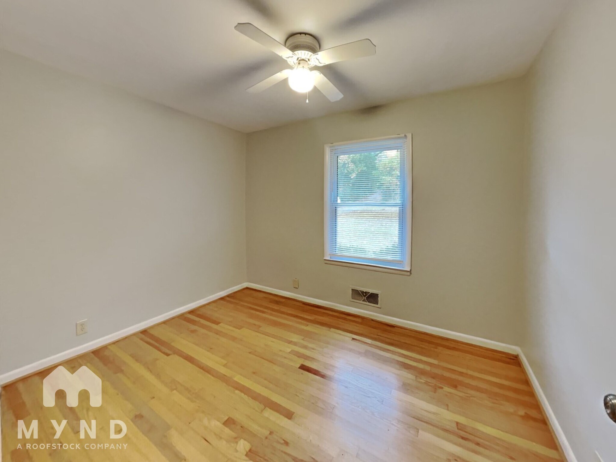 Building Photo - 4361 Silver Lake Rd