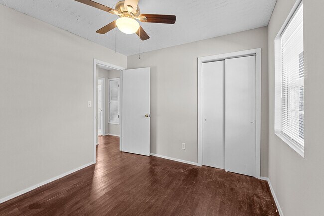 Building Photo - 2021 Fernwood Cir