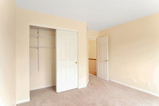 Building Photo - 984 Park Hill Cir