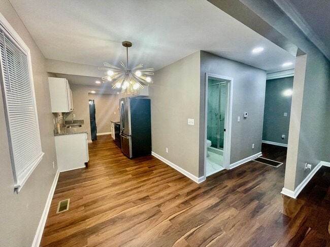 Building Photo - Welcome to this stunning 3-bedroom, 2-bath...