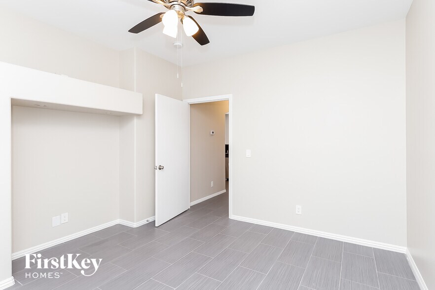 Building Photo - 9964 S Trailing Vine St