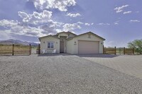 Building Photo - Rural Property in Vail on 1 acre fully fenced