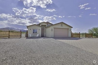 Building Photo - Rural Property in Vail on 1 acre fully fenced