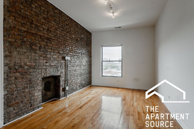 Building Photo - 1212 W Foster Ave