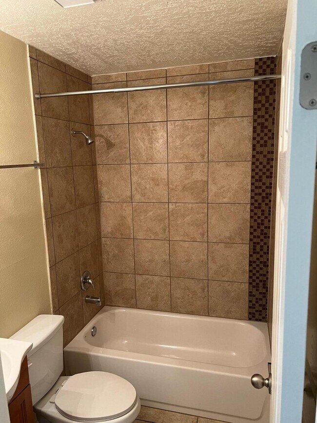 Building Photo - 1816 Buena Vista Dr SE