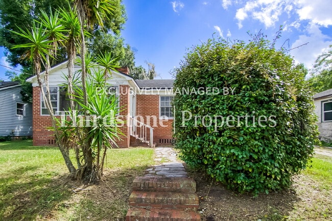 Building Photo - 8057 Oakwood St