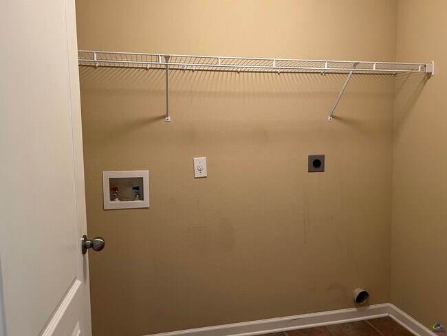 Building Photo - 120 Magnum Way