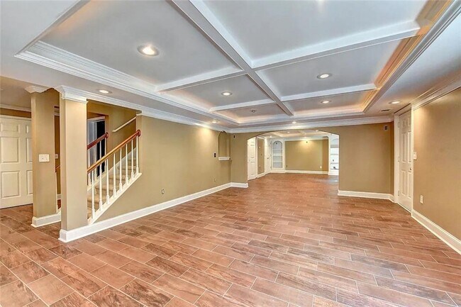 Building Photo - 670 Roxford Ln NE