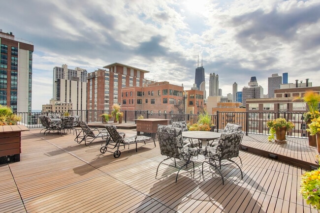 Building Photo - 1339 N Dearborn St