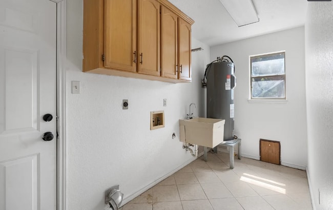 Building Photo - 1800 Mountain View Ct