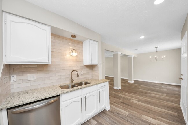 Building Photo - 14235 Rosetta Dr