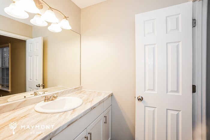 Building Photo - 217 Short St