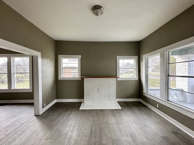 Building Photo - 1332 15th Pl SW