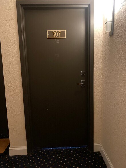 Building Photo - 606 W Wisconsin Ave