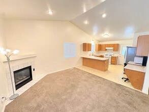 Building Photo - 334 W Mountain View Dr