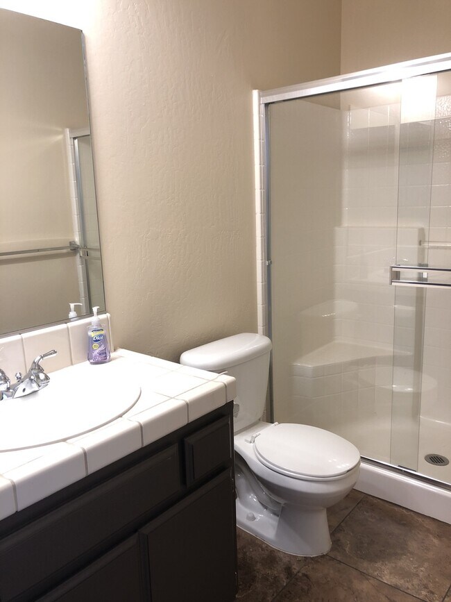 Building Photo - CENTRAL BAKERSFIELD  *FIRST MONTH'S RENT F...