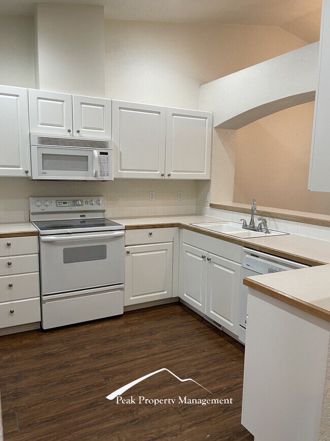 Building Photo - 6196 W Villa Park St