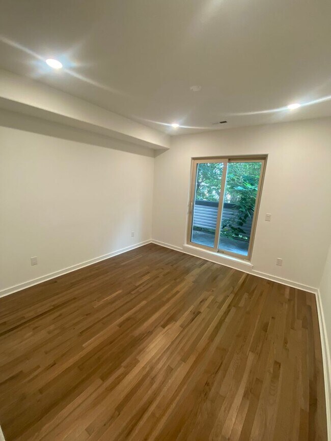 Building Photo - 725 N 39th St
