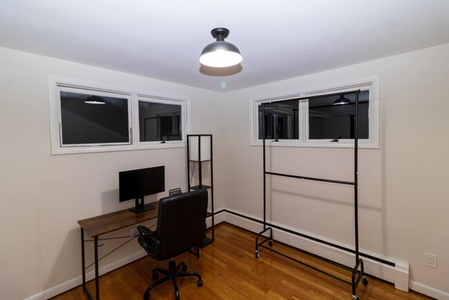 Building Photo - 149 Lakeside Blvd E