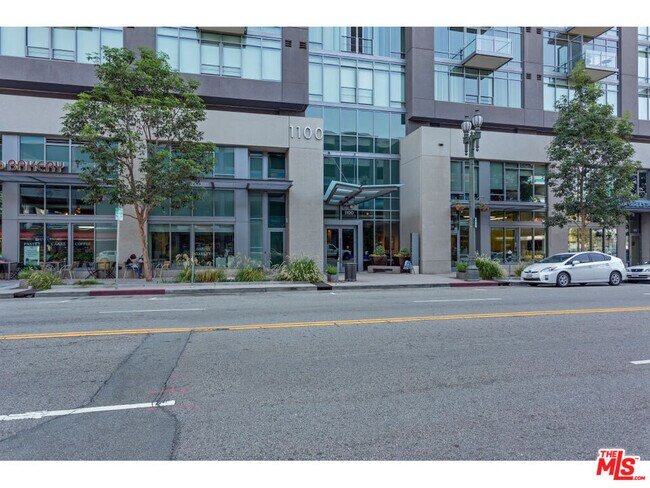 Building Photo - 1100 S Hope St
