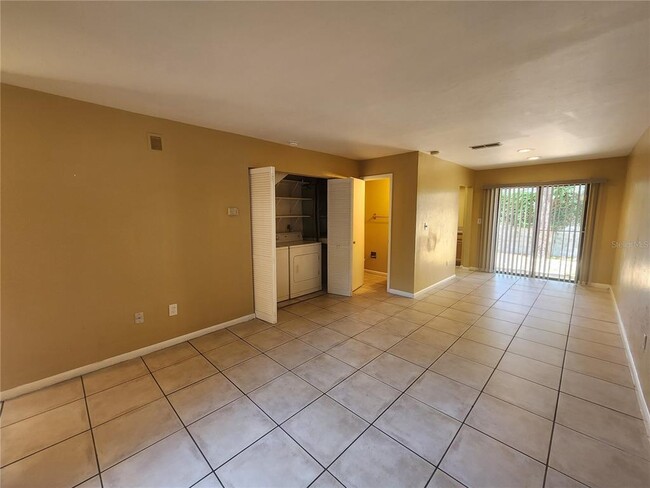 Building Photo - 702 SW 70th Terrace
