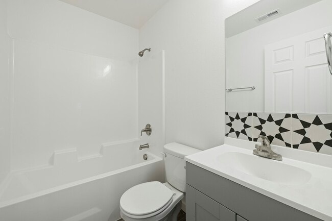 Building Photo - 2617 W Marina Dr