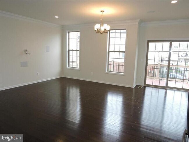 Building Photo - 43112 India Wharf Sq