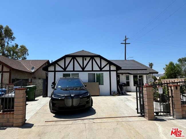 Primary Photo - 8369 Deering Ave