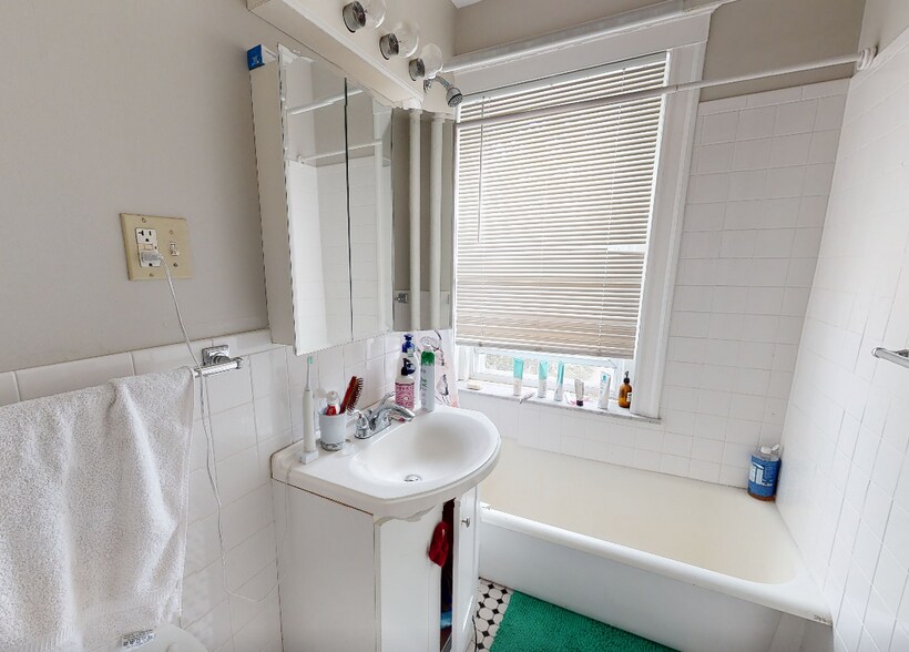 Building Photo - 1 Gray St