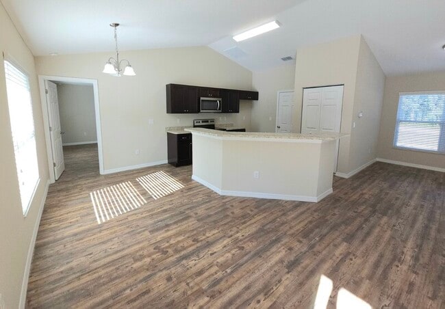 Building Photo - 60 Bahia Court Track