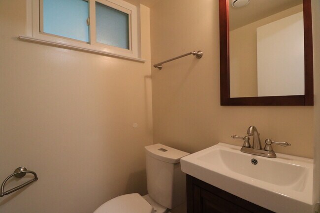 Building Photo - "Coming Soon". 4 bed + 2.5 Bath Stunning Split-Level in Kemp Mill