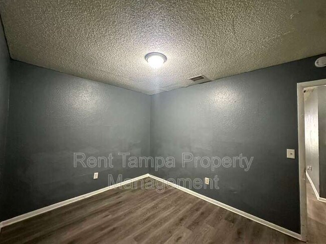 Building Photo - 8304 N Mulberry St