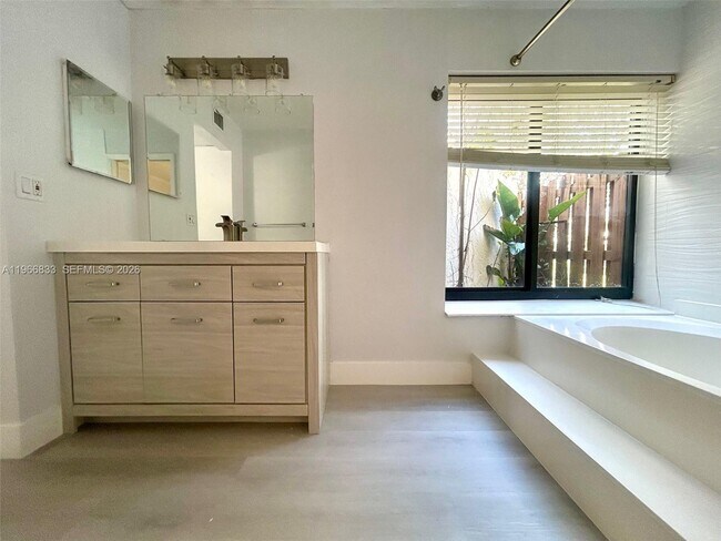 Building Photo - 645 Executive Center Dr