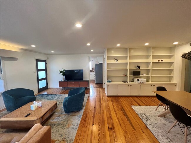 Building Photo - 1511 Chelsea Ln