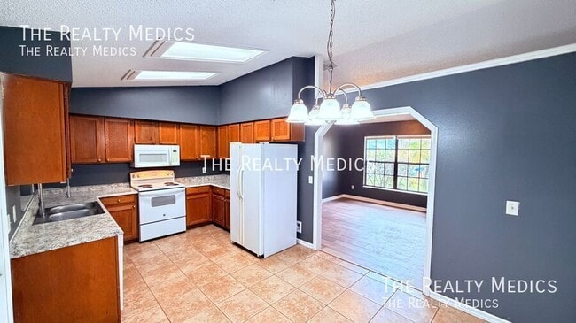 Building Photo - 104 E Osceola St