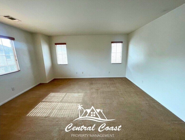 Building Photo - 2219 Cordoban Ln